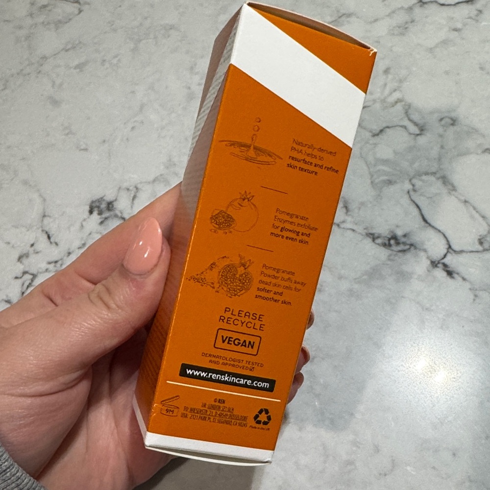 REN Clean Skincare Radiance Éclat PHA Exfoliating Facial - Orange - Picture 3 of 4